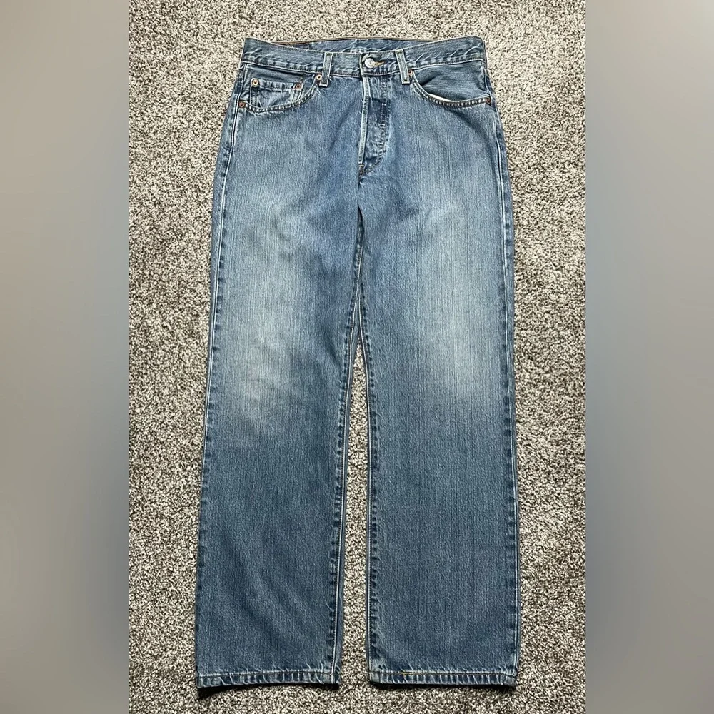 Levi's 501 Original Fit Medium Wash Button Fly Straight Jeans W33 L30